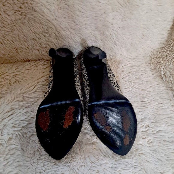 Carlos Santana Black Platforms with Lace overlay - Picture 3 of 3